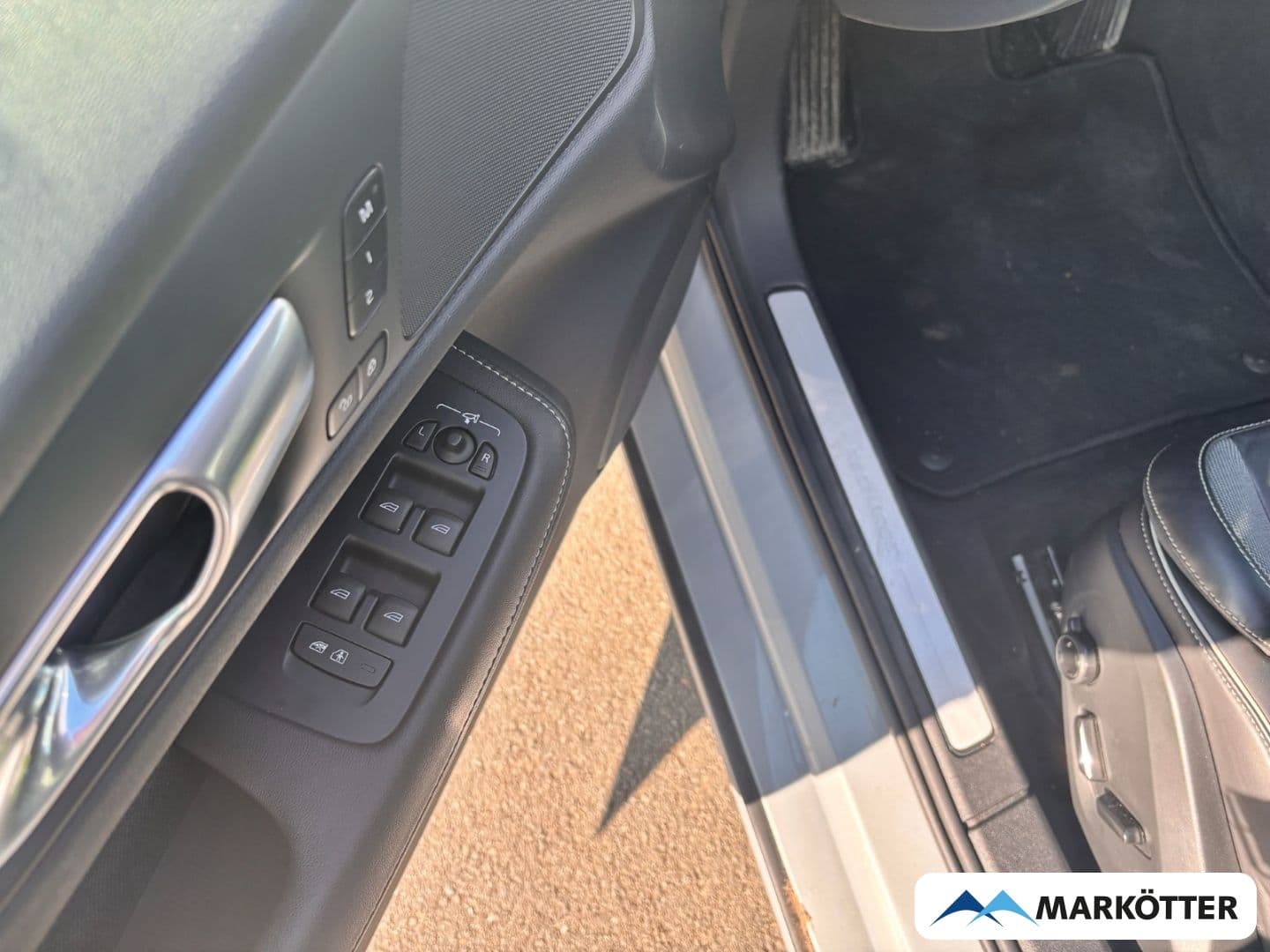 Volvo V60 T6 AWD Plus Dark Recharge - foto 8